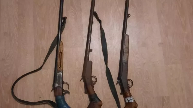 Şirvan sakinləri sənədsiz ov tüfənglərini polisə könüllü təhvil verib