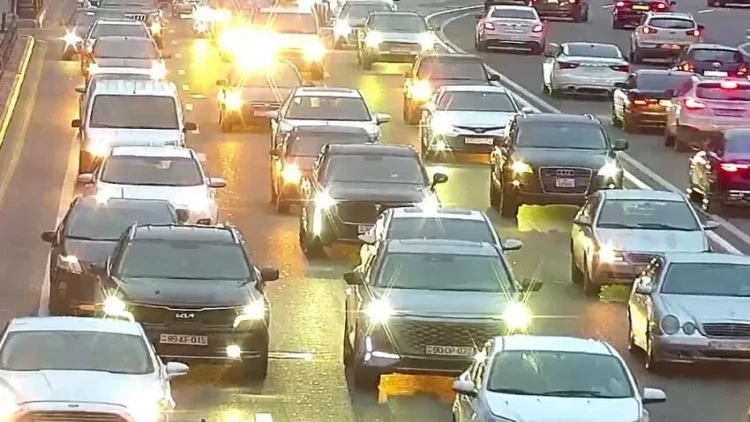 Bakının bir sıra yollarında tıxac yarandı - FOTO