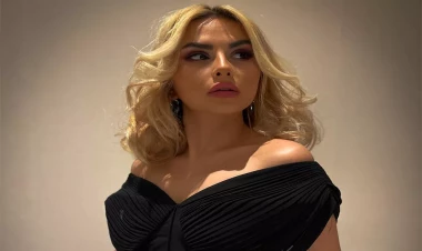 Ülfət dərin yarıqlı libası ilə HEYRAN QOYDU - VİDEO