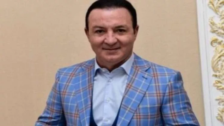 Vasifin yıxılan ofisianta münasibəti QINANDI - VİDEO