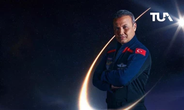 Alper Gezeravcı kimdir?