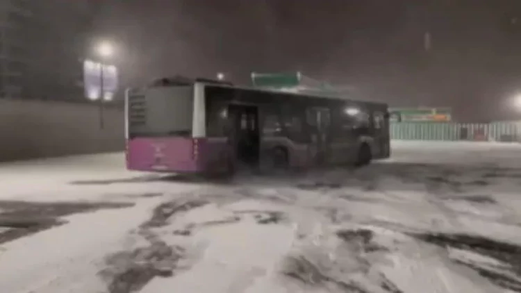 Polisdən qarlı Bakıda 