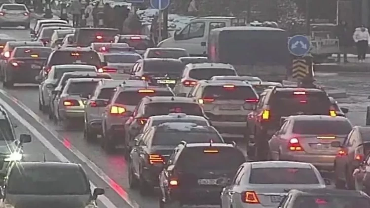 ​​​​​​​Bakının bir sıra yollarında tıxac yarandı - FOTOlar