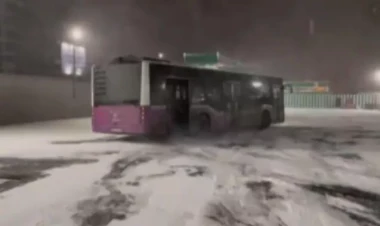 “Drift” edən avtobus sürücüsü gündəm oldu - AÇIQLAMA - VİDEO