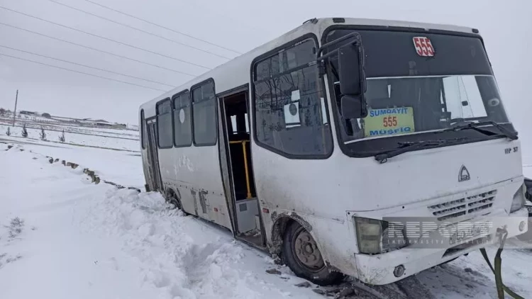 Bakı-Şamaxı yolunda avtobus qəzaya düşdü - FOTOlar