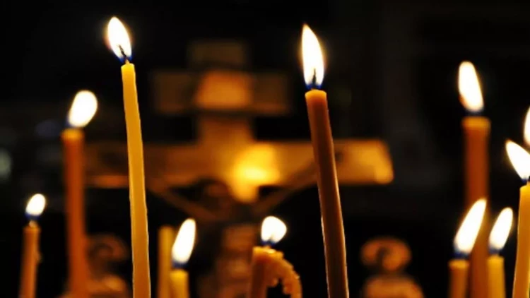 Polislərdən kilsədə biabırçı hərəkət - heç kəsə fikir vermədən... - FOTO