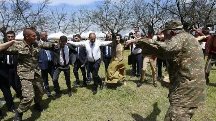 Bakı 4 kəndi tələb edir: biz isə 32 kənd… - Nikol yenə “oynayır”