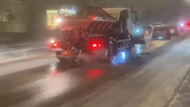 Bakıda bu yollar buz bağladı - VİDEO - FOTOLAR