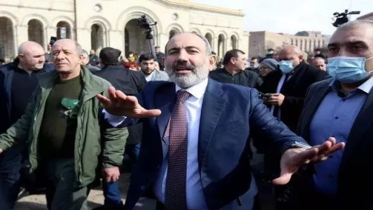 Paşinyana narazılıq pik həddə çatır, özü isə günah keçiləri axtarır - FOTO