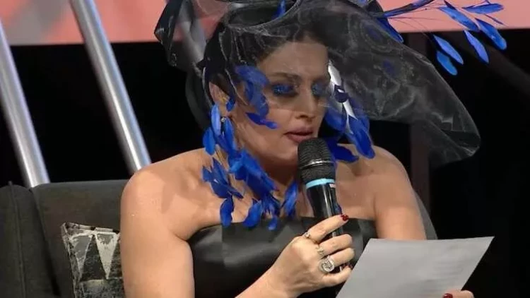 Elza Seyidcahandan yeni şeir: 