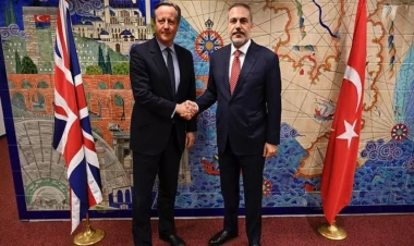 Fidan Böyük Britaniyanın XİN başçısı ilə Qəzzadakı son vəziyyəti müzakirə etdi