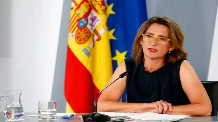 İspaniya qaz idxalçılarını Rusiya ilə yeni müqavilələr imzalamamağa çağırdı