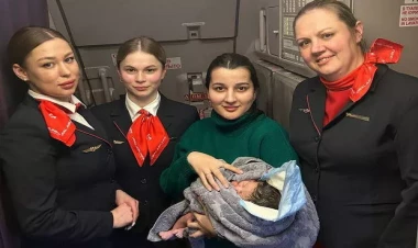 Təyyarə havada olarkən doğuldu: sərnişinlər “cehiz” topladılar - FOTOlar