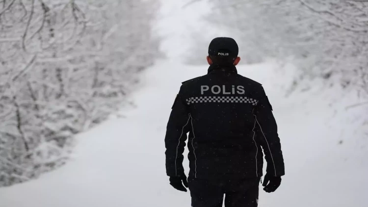Polislərimiz Şuşada qarlı havada belə xidmət göstərir - FOTOlar