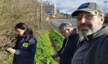 Təyyarədən düşən telefonu salamat tapdı - FOTOlar