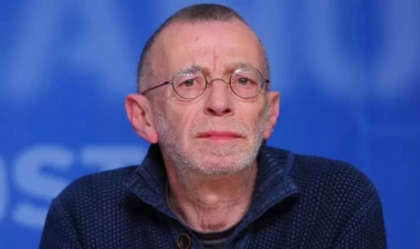 76 yaşlı şairi maşın vurdu, vəziyyəti ağırdır