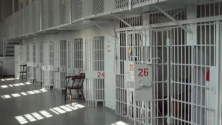 Mafiya rəhbəri həbsdən qaçdı, prezident təcili iclas çağırdı