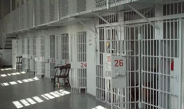 Mafiya rəhbəri həbsdən qaçdı, prezident təcili iclas çağırdı