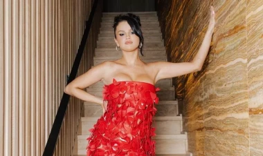 Selena sevgilisi ilə dodaq-dodağa - FOTO