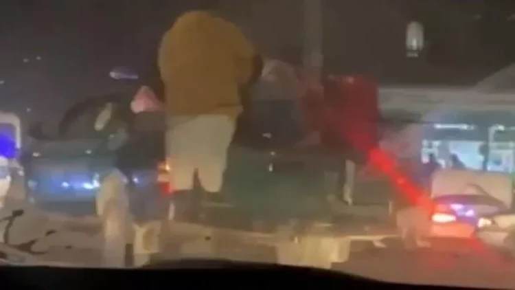 “Taliban” hicaba riayət etməyən qadınları küçələrdən “yığır”