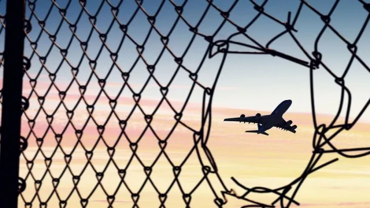 Kolumbiyada göyərtəsində 6 nəfərin olduğu təyyarə qəzaya uğradı