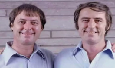 Eyni adlı arvadlar, uşaqlar və itlər: Doğuşdan sonra ayrılan əkizlərin heyrətamiz hekayəsi - FOTOlar