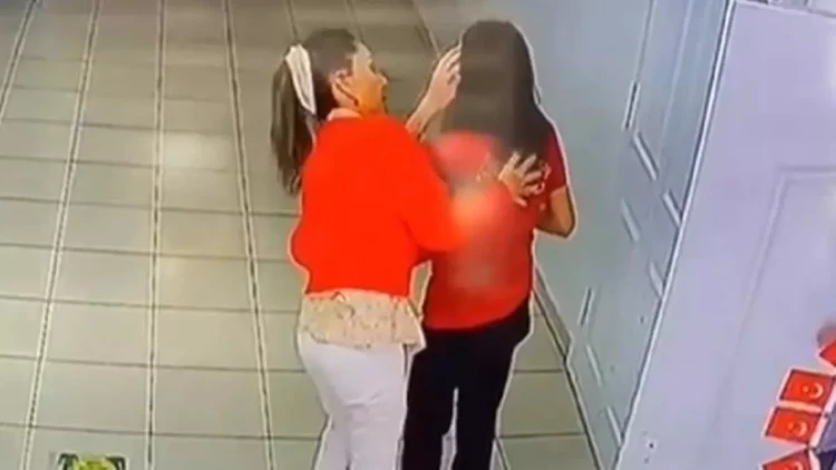 Müəllimi şagirdi ölümdən belə xilas etdi - ANBAAN VİDEO