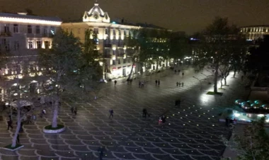 Tarqovuda tükürpədən görüntülər: Gecə saatlarında gəlinlikdə... - VİDEO