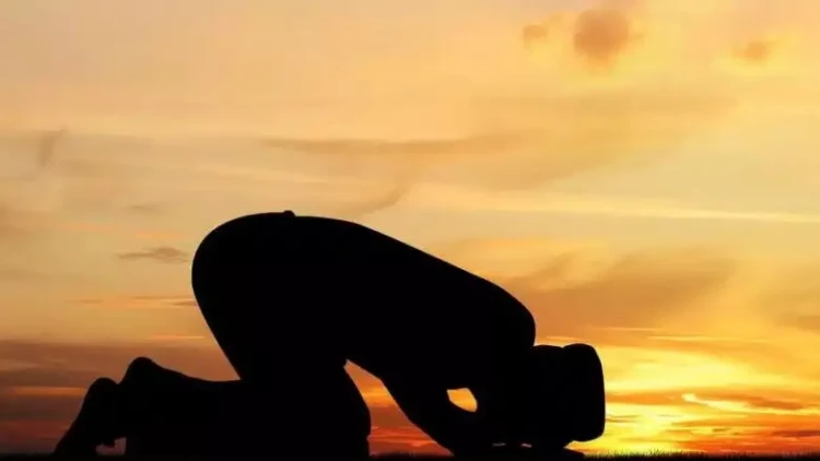 Ölünü basdırandan sonra namazını qılmaq olar?