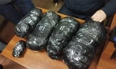 Narkokuryerlik edən dostlar saxlanıdı