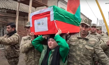 Gizirimizin tabutunu həyat yoldaşı apardı - VİDEO