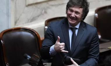 Argentina prezidenti Miley: “Nəticəni 15 ildən sonra görəcəksiniz”