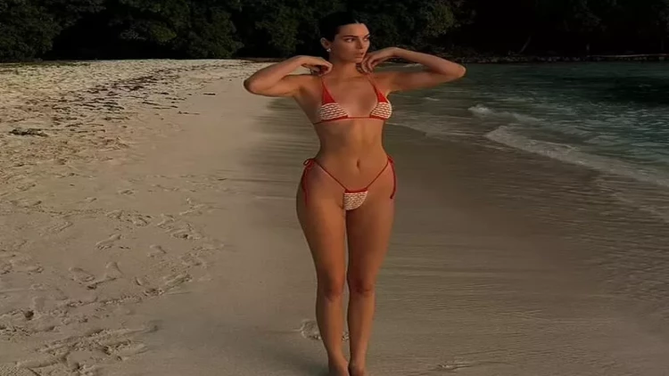 Kendall Yeni ili çimərlikdə qeyd etdi - VİDEO - FOTO