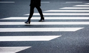 Suraxanıda gənc qızı avtomobil vurdu