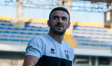 Qara Qarayev fərdi məşqlər edir