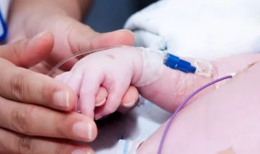 Dəhşət: Ana körpəsini soyuq evdə ac qoyub bayrama getdi