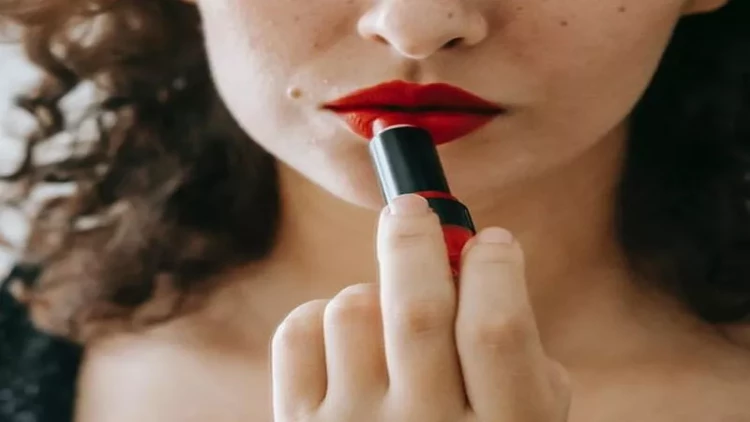 Azərbaycanlı qadın iş adamı olan 37 yaşlı ərini vəhşicəsinə öldürdü - FOTO