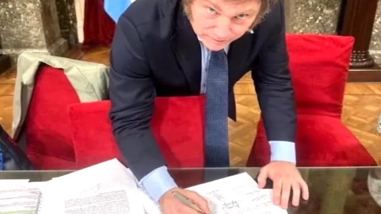 Argentina məhkəməsi Prezident Mileyin qərarına qarşı çıxıb