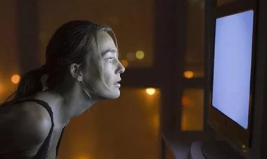 Niyə qaranlıqda televizora baxmaq olmaz?