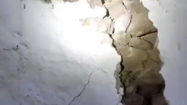 Türkiyədə zəlzələlər fəsadlar törədib, onlarla evə ziyan dəyib - FOTOlar