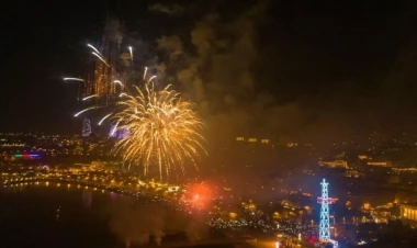 Bakı Yeni ili möhtəşəm Zəfər atəşfəşanlığı ilə qarşıladı - FOTOLAR