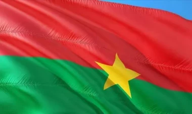 Burkina-Fasoda fransızcanın rəsmi statusu ləğv edildi