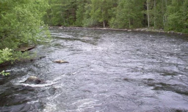 Azərbaycanda yol çökdü - Çay evlərə yaxınlaşır - VİDEO