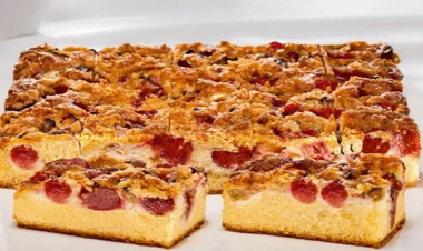 Çox asan və ləzzətli çiyələkli piroq