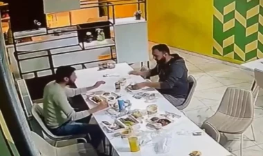 Türkiyədəki zəlzələ anı gündəm oldu: İşçilər... - VİDEO