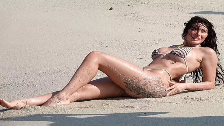 Şou ulduzu dənizdə sevgilisi ilə dodaq-dodağa - FOTO