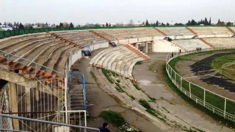 Gəncə şəhər stadionunda söküntü işləri tamamlandı