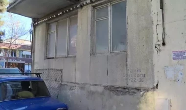 Yaşayış ola-ola binanın dayaq sütünları sökülüb – İDDİA - VİDEO