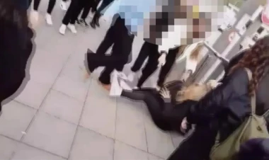 Sinif yoldaşları məktəbli qızı vəhşicəsinə döydülər - ANBAAN VİDEO