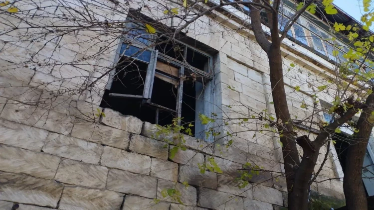 Bu bina sakinləri ölümlə üz-üzə qoyub - FOTO